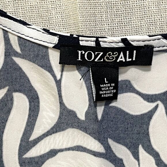 Roz & Ali | Textured Rose Print White & Navy Open Front Jacket | Large - Picture 4 of 6